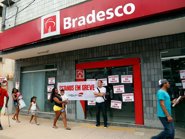 Bradesco paga antecipação da PLR e abono de R$3,5 mil nesta sexta-feira (21)