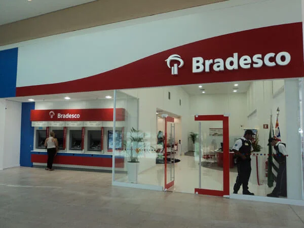 Sindicato recorre à Justiça e bancário do Bradesco é reintegrado após demissão
