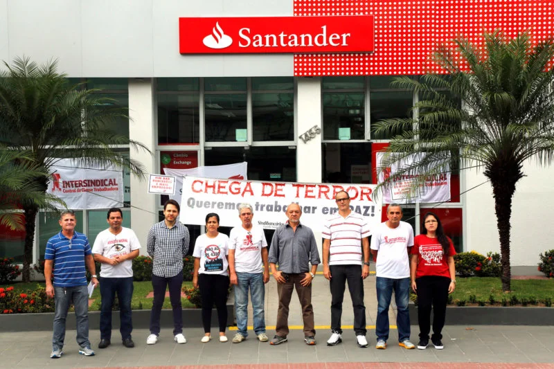 Santander impõe banco de horas a bancários