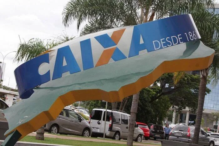 CEF demite 32 empregados com deficiência