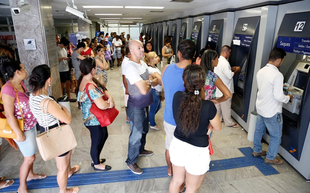 Pesquisa projeta impacto de tecnologia no setor bancário: caixas têm 96% de chance de serem substituídos por máquinas