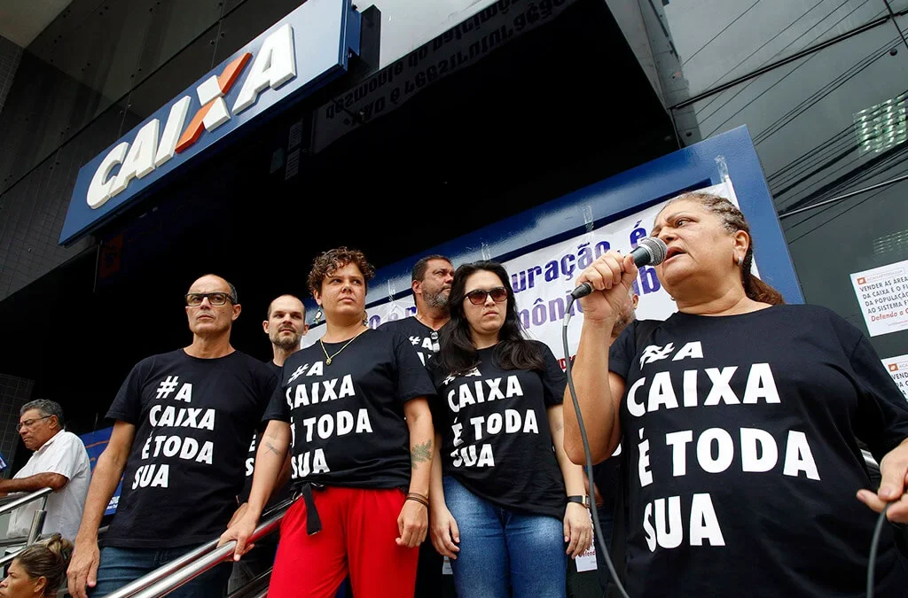 Empregados da Caixa paralisam agências contra reestruturação