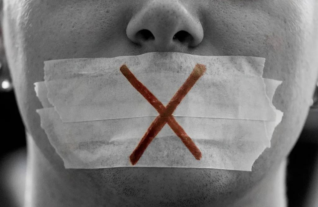 Caixa impõe censura e veta publicidade a sites que usarem termos proibidos