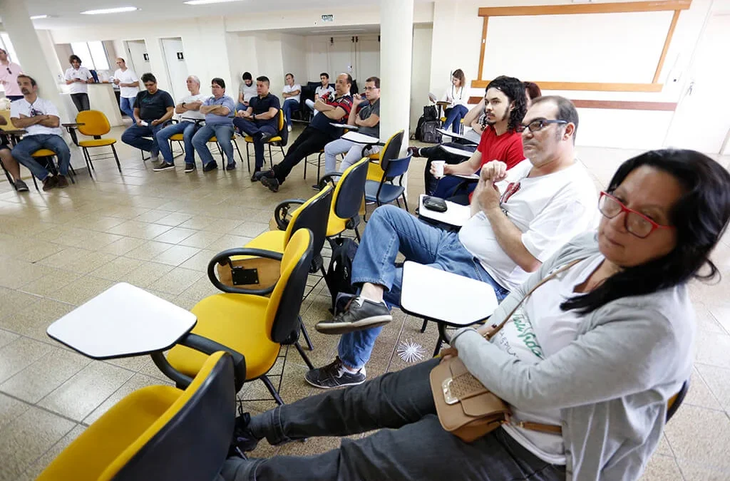 Delegados sindicais debatem reforma trabalhista, consequências e mobilização