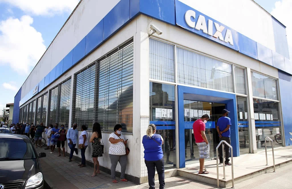 Bolsonaro faz uso eleitoreiro da Caixa e banco libera R$ 1,8 bi em consignado em três dias