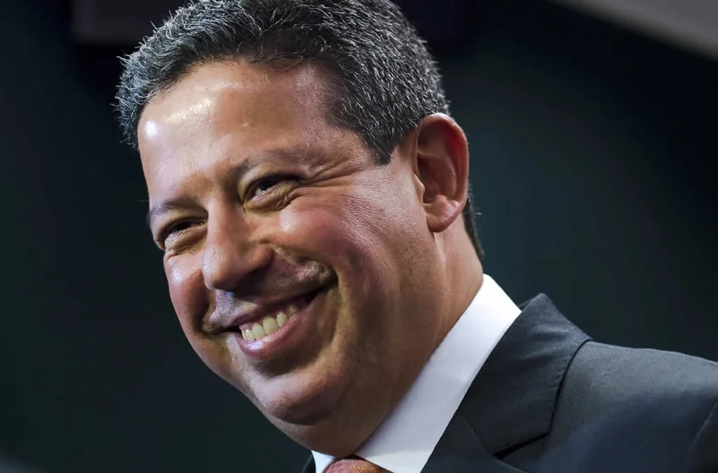 Com aliado de Lira à frente da Caixa, banco fica mais vulnerável a negociatas políticas