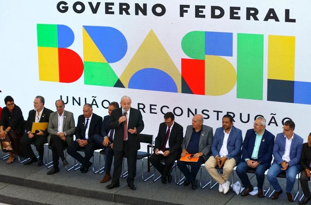 Em reunião com centrais, Lula destaca importância dos sindicatos para a democracia