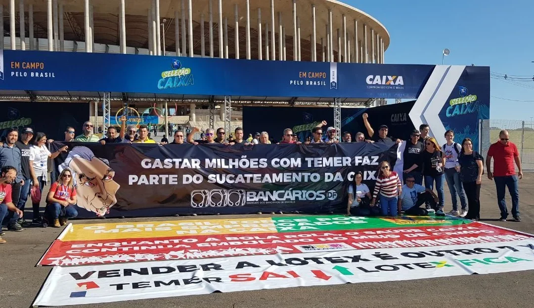 Empregados da Caixa fazem protesto e Dia de Luta
