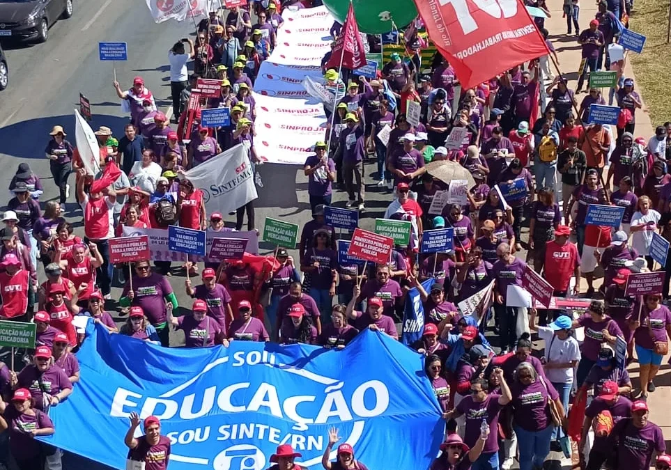 Trabalhadores marcham em Brasília para atualizar reivindicações ao governo
