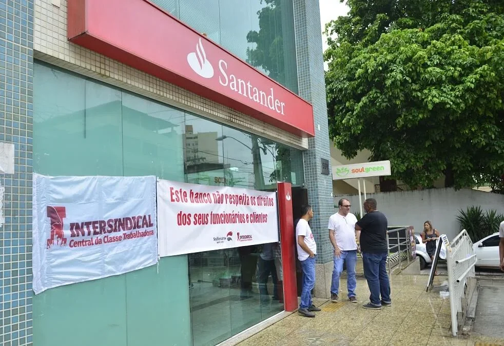 Ação do Sindicato garante segurança em agência do Santander