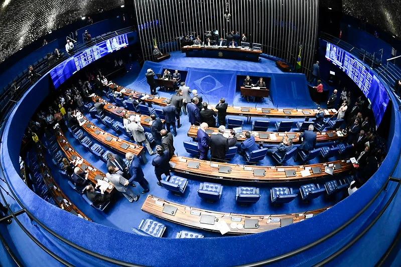 Bancos continuam proibidos de abrir aos sábados
