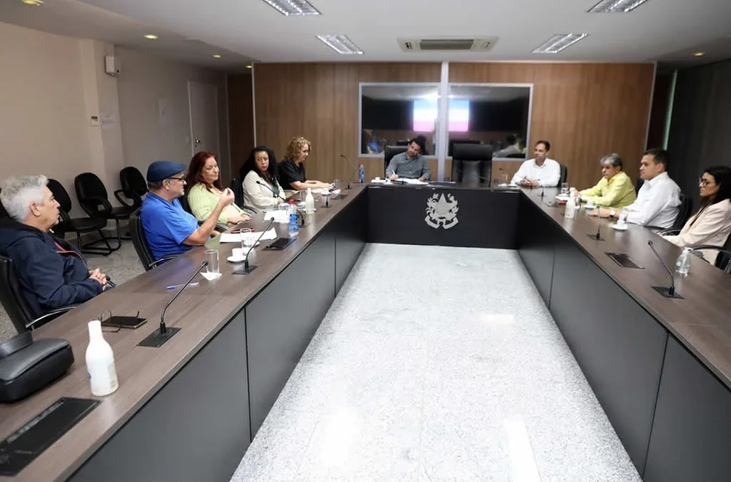 Centrais sindicais cobram do governo do Estado compromissos firmados com os movimentos sociais