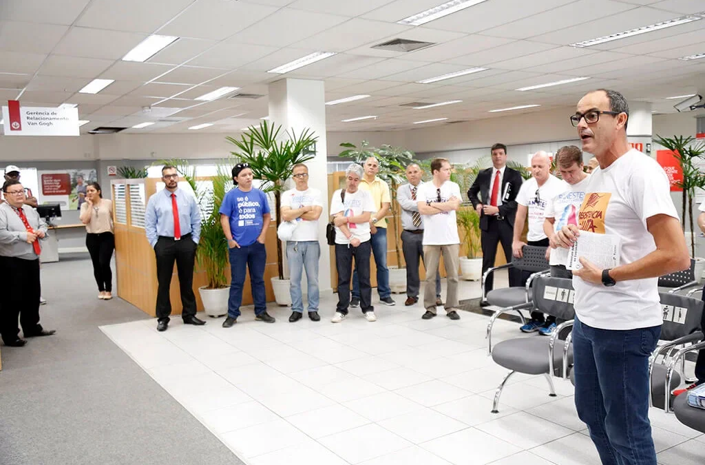 Sindicato denuncia demissões no Santander