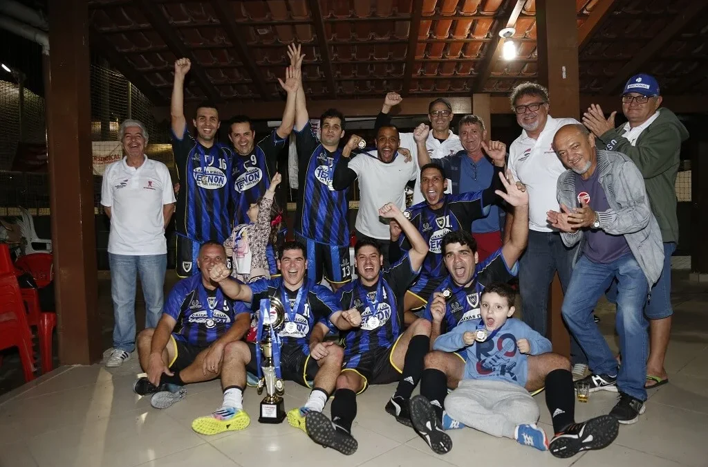 Santander é campeão do futebol soçaite e Caixa vence no vôlei