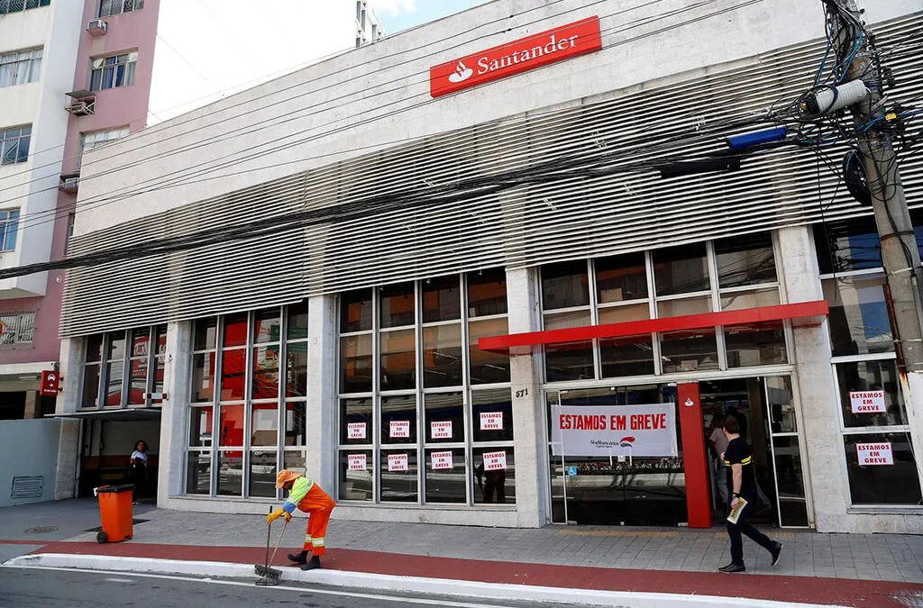 Com lucro de R$ 5,35 bi, Santander não tem propostas para bancários