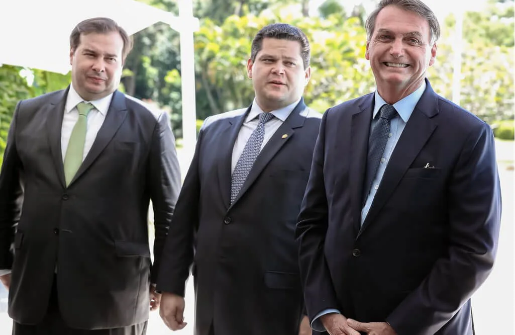 Apoio de Bolsonaro a ato anti-Congresso é demagogia