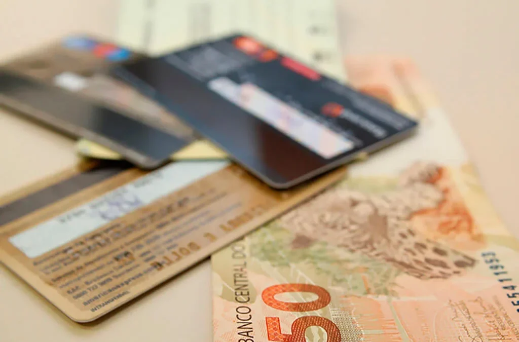 Bancários da Caixa são pressionados pelo banco a fazer venda casada